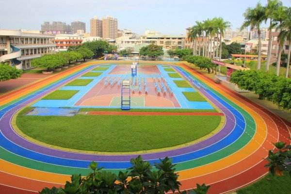 深圳市实验小学彩虹跑道